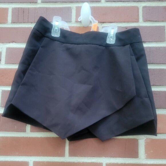 Aqua Pants - Women's Black Skorts - Hankerchief Hemline - Made by Aqua - Size XS